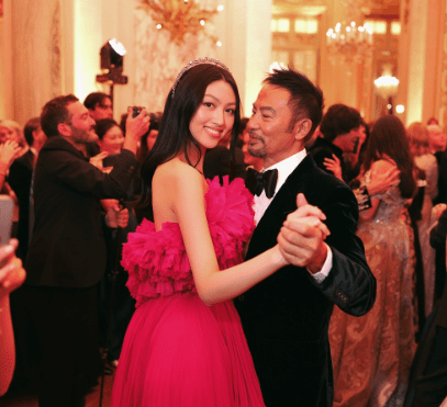 任达华与女儿跳舞